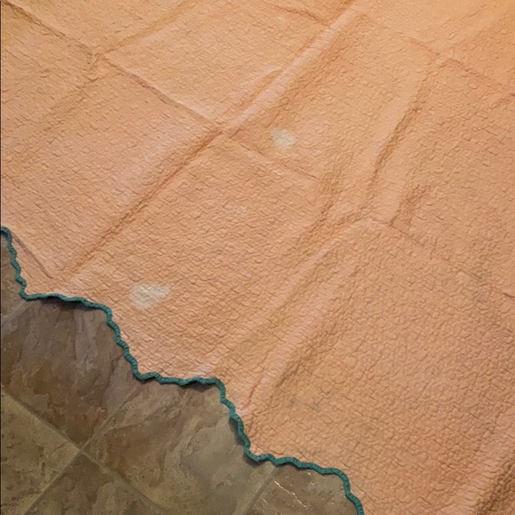 Beautiful Antique handmade quilt offers welcome - Picture 7 of 7